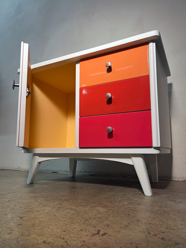 nachttischli_weiss-orange